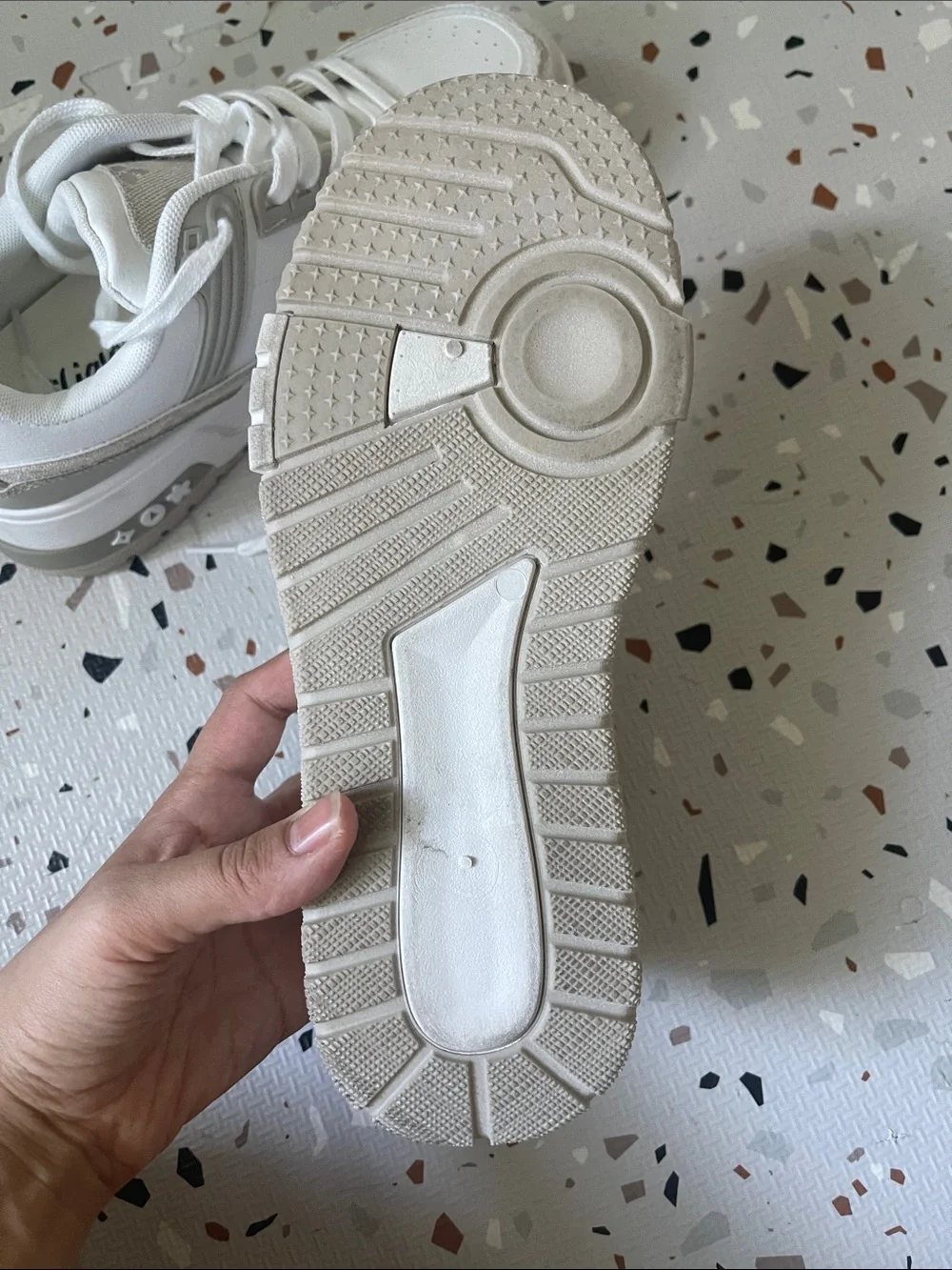 Women’s Low-Top Fashion Sneakers in White and Beige